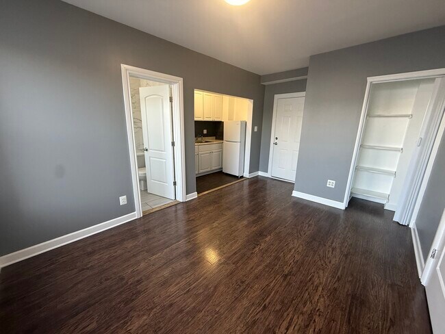Foto del edificio - 3420 W Irving Park Rd