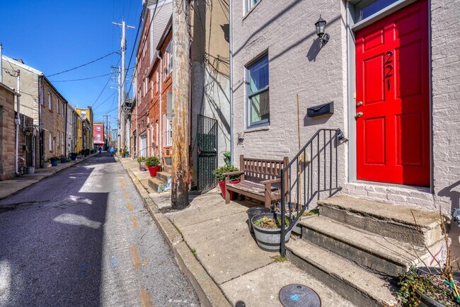 Foto del edificio - 221 S Durham St