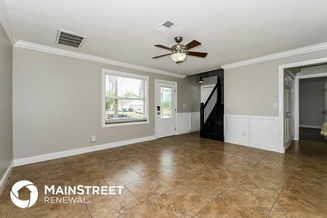 Building Photo - 2536 SW 11th Pl