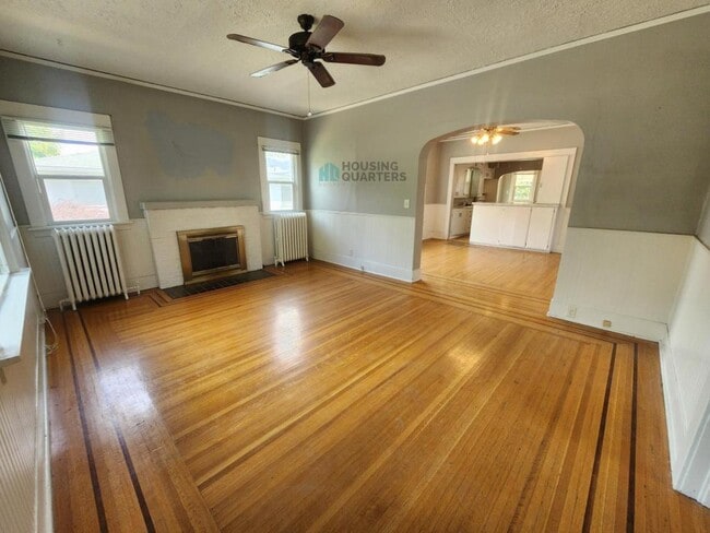 Building Photo - 330 E 30th Ave