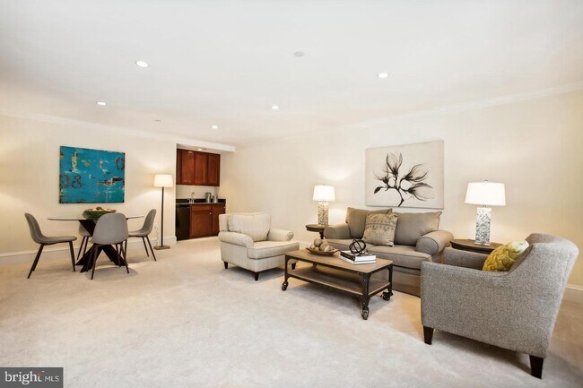 Foto del edificio - 7022 Little Leaf Linden Ln