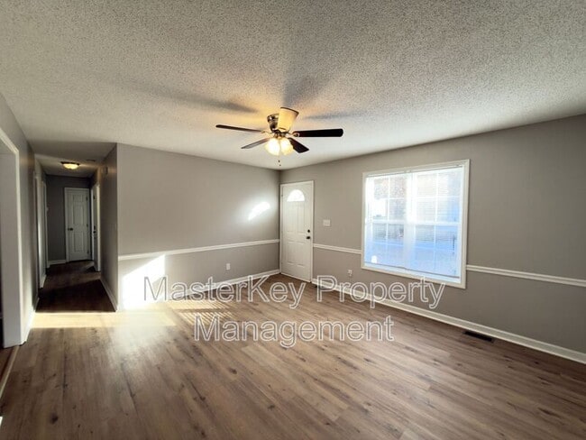 Foto del edificio - 1101 Amber Acres Ln