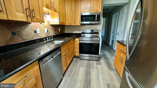 Foto del edificio - 6230 Edsall Rd