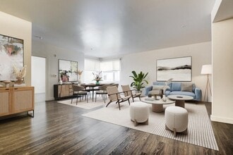 Building Photo - Aquatic Higby