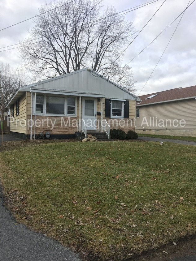 Primary Photo - Single Family Home For Rent IN Mattydale