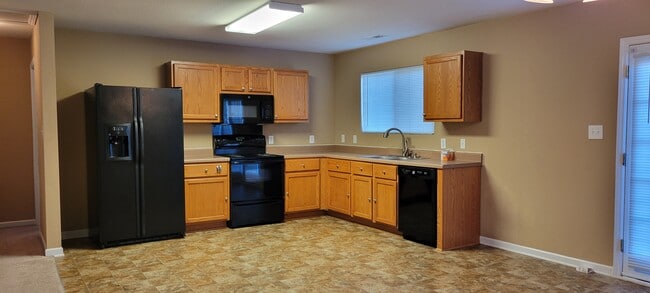 Kitchen - 137 Carillo Ln