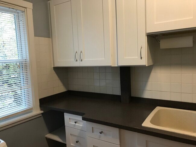 Kitchen - 5114 S Cornell Ave