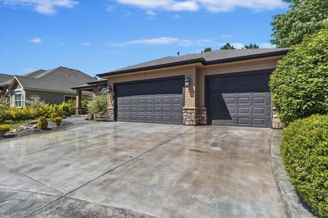Foto del edificio - Fantastic 3-bed, 2.5 bath single level home near Downtown Star