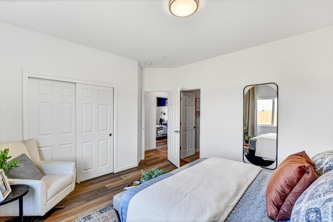 Building Photo - 2325 Wagon Wheel Ave