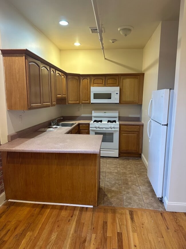 Building Photo - 16 Thomas St