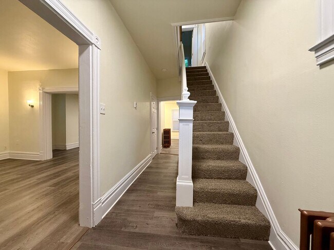Building Photo - Now showing updated 4BR 1.5 bath house!