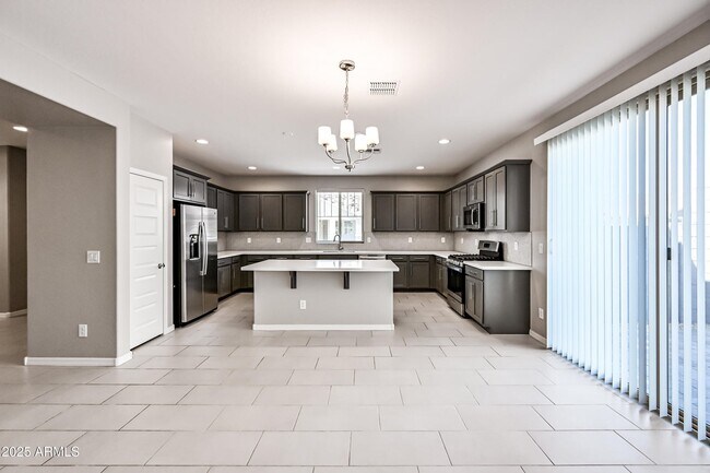 Foto del edificio - 3817 N 100th Dr
