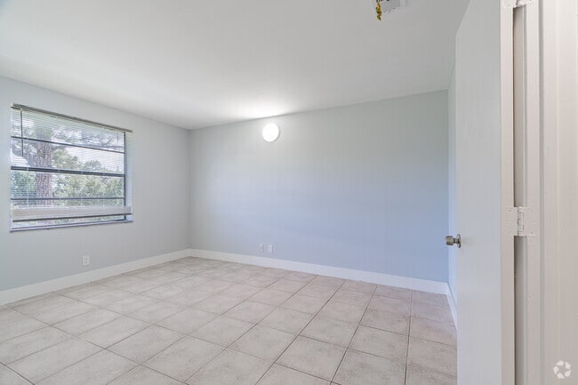 3BR, 2BA - 1,200SF - Lake Arjaro Apartments