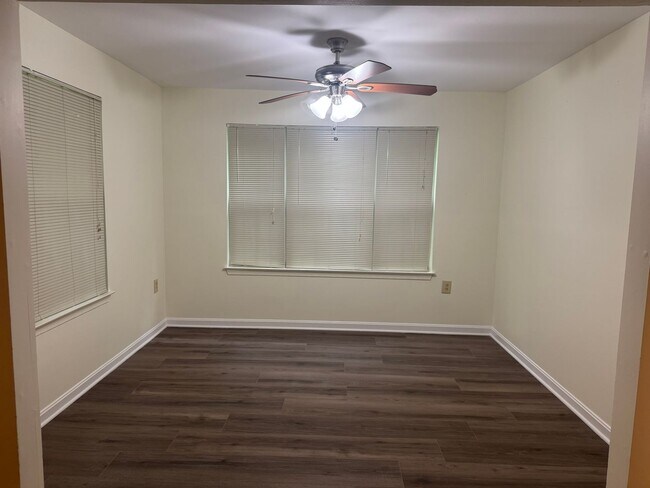Foto del edificio - Spacious Ground Floor Condo