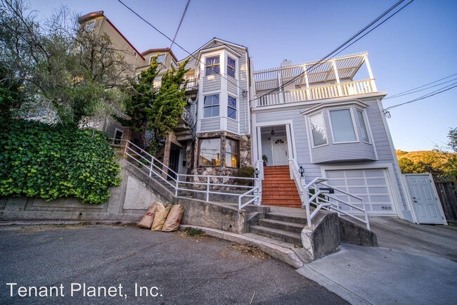 Building Photo - 1 br, 1 bath House - 4 Saturn Street