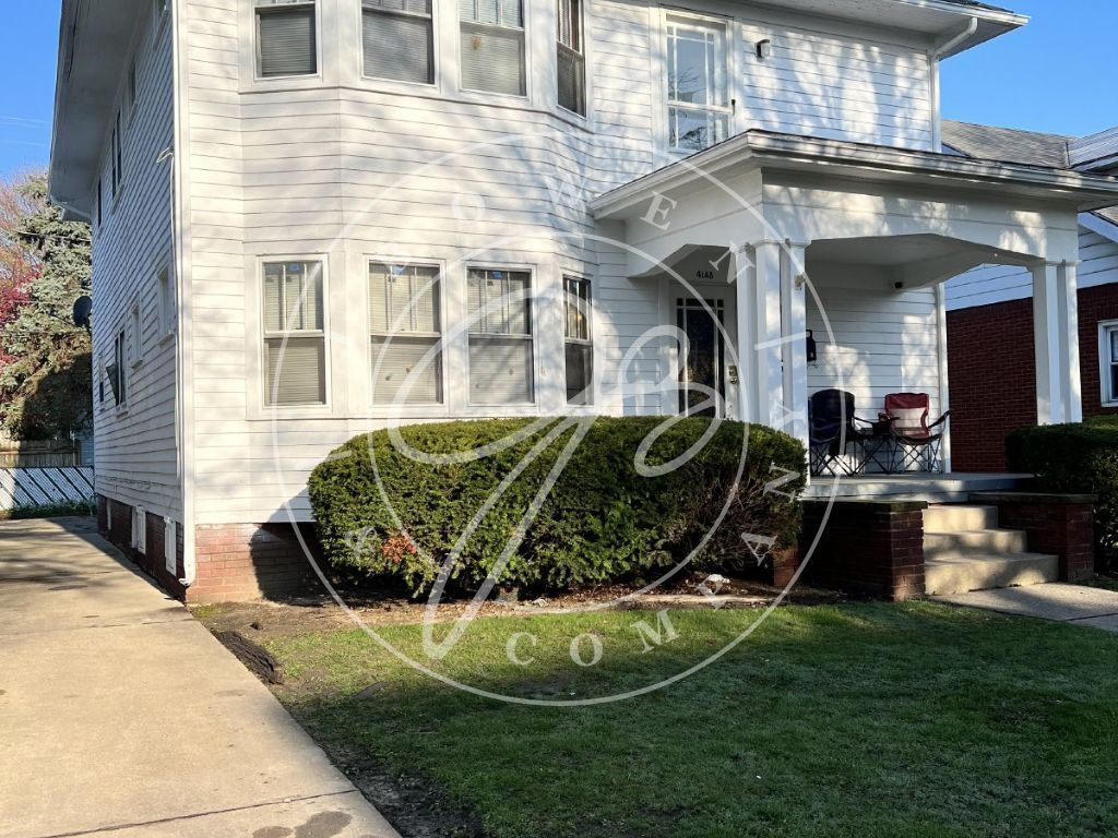 Primary Photo - Spacious West Toledo lower 2 bedroom duplex