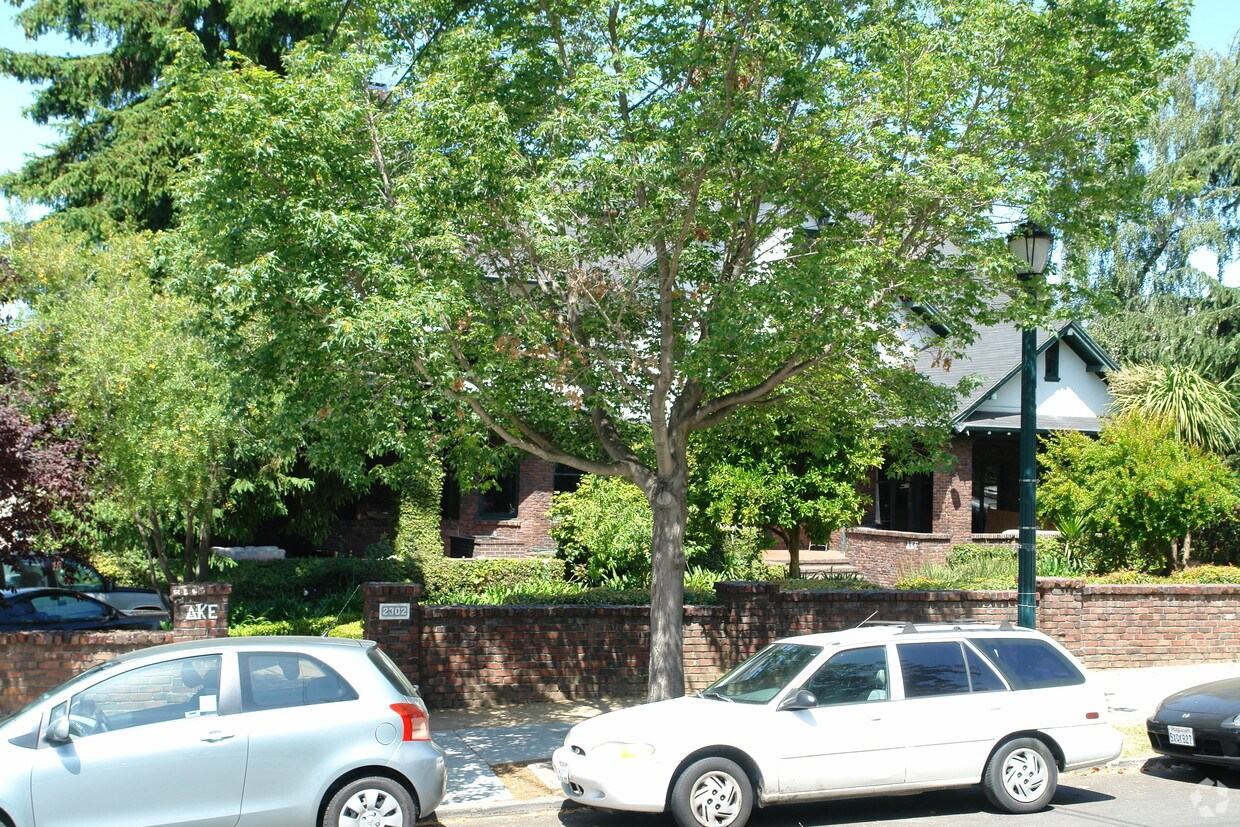 Building Photo - 2302 Piedmont Ave