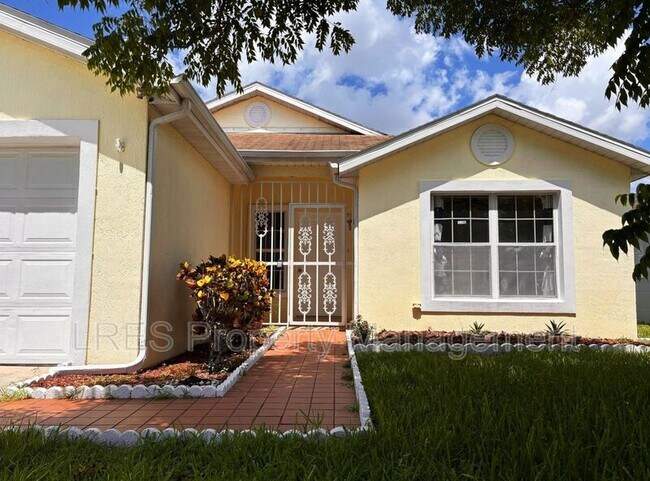Foto del edificio - 11218 Worley Ave