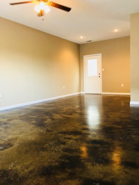 Building Photo - 926 Craighead Forest Rd