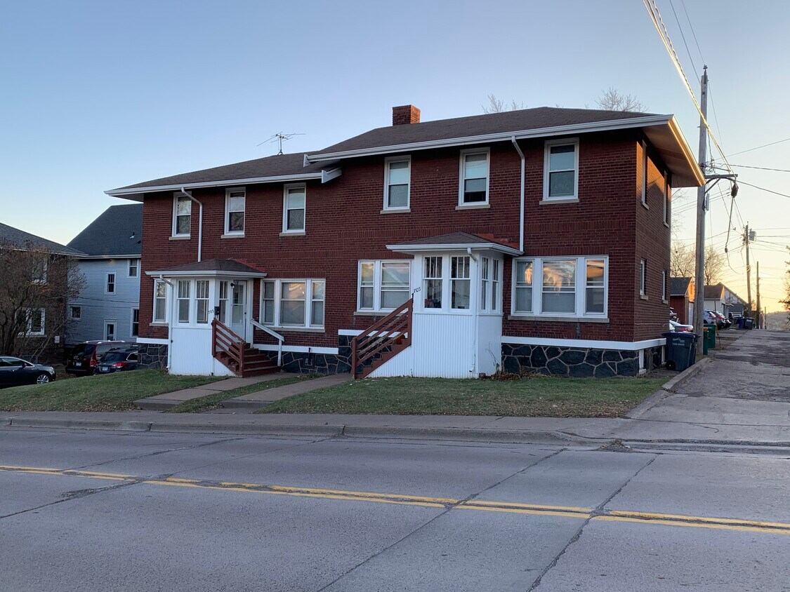 Outside - 705 N 19th Ave E