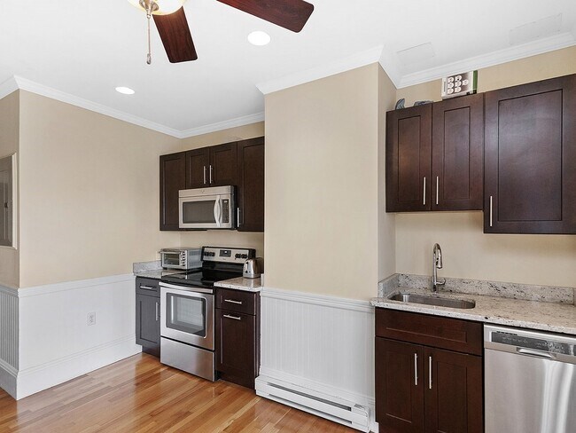 Building Photo - 304 Bunker Hill St