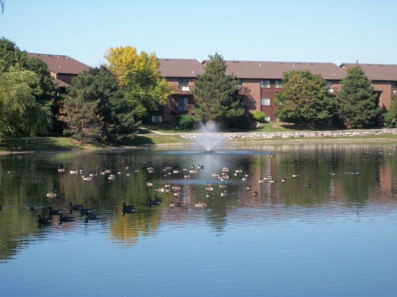 Grays Pointe Apartments Rentals Grayslake, IL