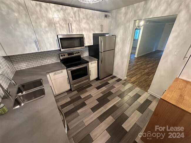 Foto del edificio - 2800 Heathstead Place