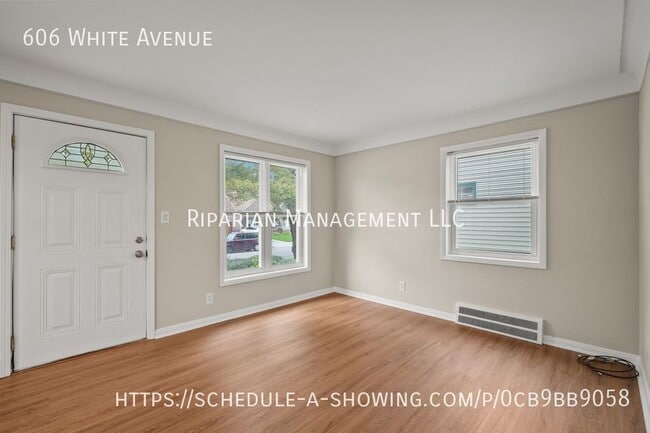 Building Photo - Beautiful Lincoln Park home