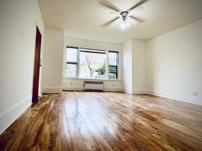 Spacious Living room - 34 E Harriet Ave