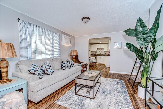 Foto del edificio - 5437 Delette Ave S
