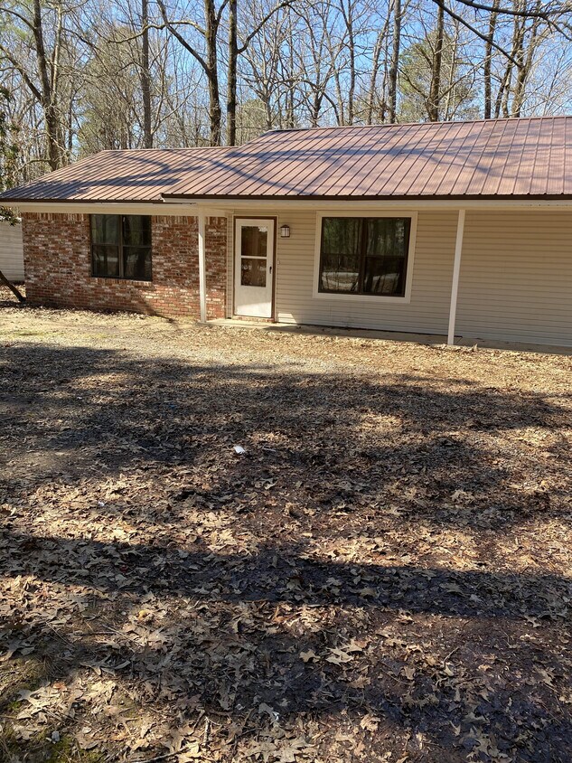 Foto principal - 8014 Old Warren Rd