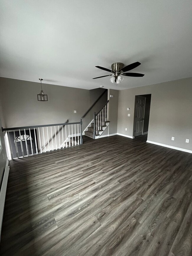 Building Photo - 3BR Townhome with garage! - Northampton School District