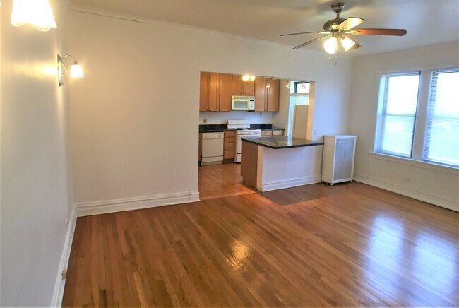 Foto del edificio - 3025 W Addison St