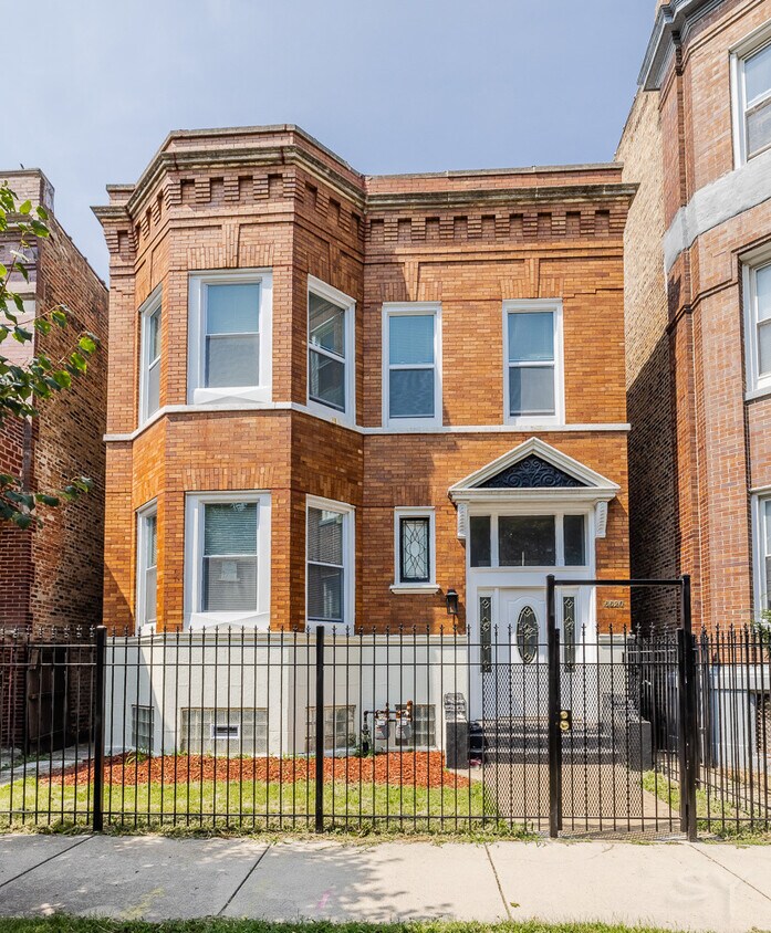 Primary Photo - 6620 S Woodlawn Ave