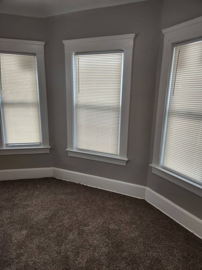 Foto del edificio - 9720 Denison Ave