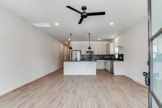 Building Photo - Modern Townhome Living near downtown Edmond