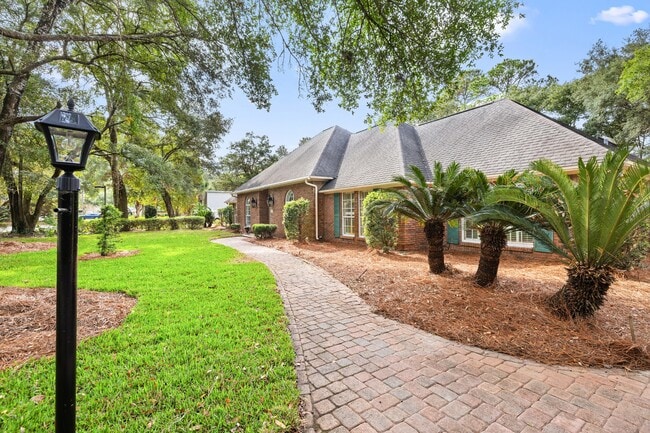 Foto del edificio - 1300 Windward Cir