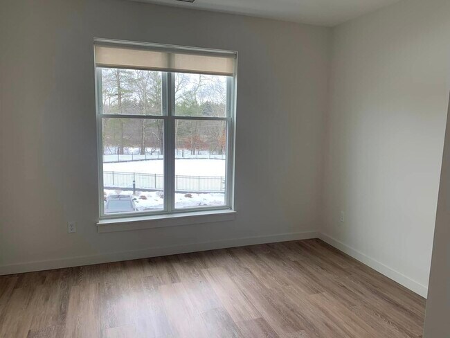 Foto del edificio - 437 Cold Brk Dr