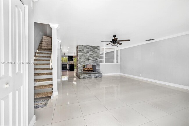 Foto del edificio - 4299 Coral Springs Dr