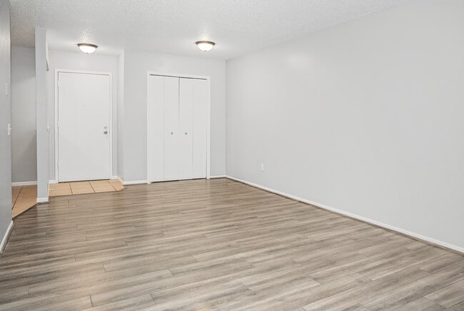 Building Photo - 6654 162nd Ct
