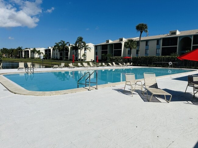 Building Photo - 1115 Green Pine Blvd