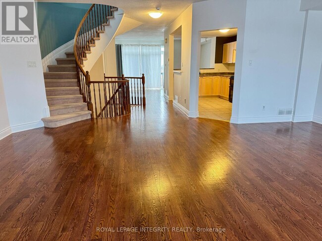 Photo du bâtiment - 72 Castle Glen Crescent