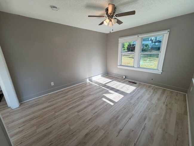 Building Photo - Renovated 2/1 House in North Rome- $1,095