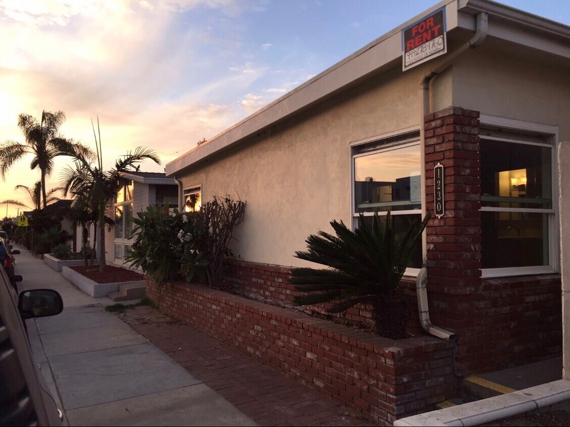 Primary Photo - 1230 W Balboa Blvd