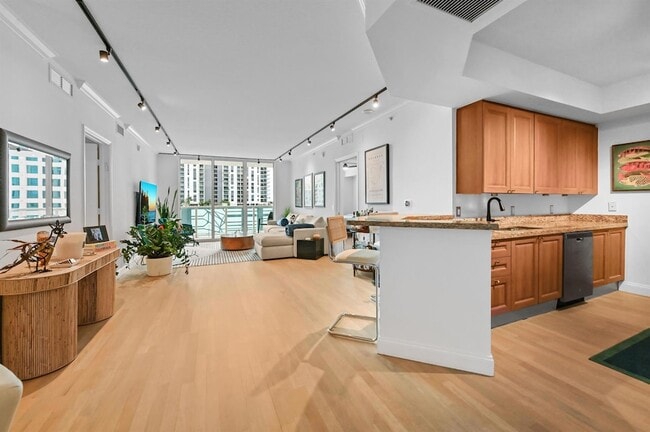 Photo - 350 SE 2nd St Apartment