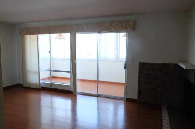 Main living room + sun room - 2106 Otis Dr