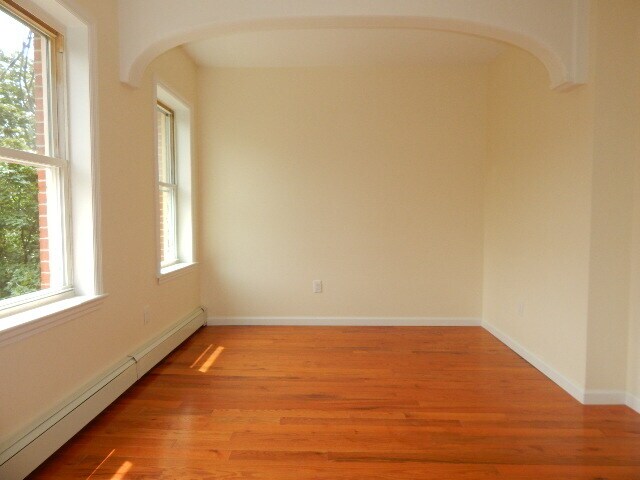 Building Photo - 230 5th St