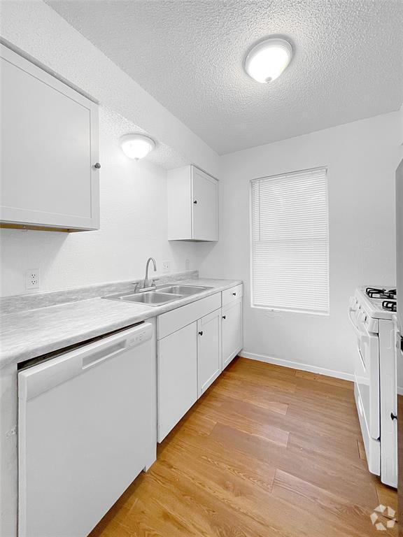 Building Photo - 5002 Weidemar Ln