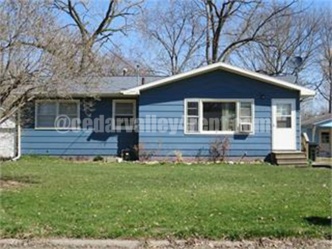 3 bedroom, 1 bath home in Waterloo House Rental in Waterloo, IA