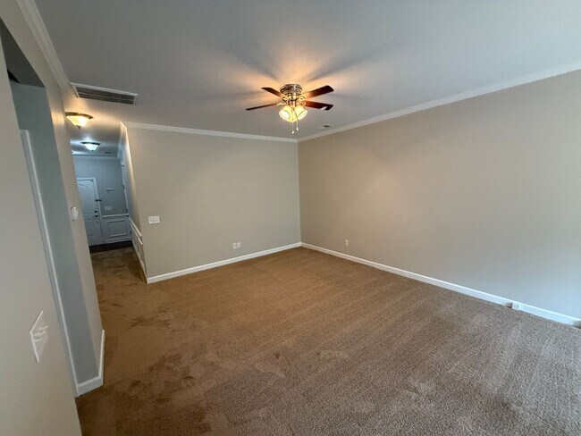 Foto del edificio - Modern Townhome in Steele Creek – Walkable...